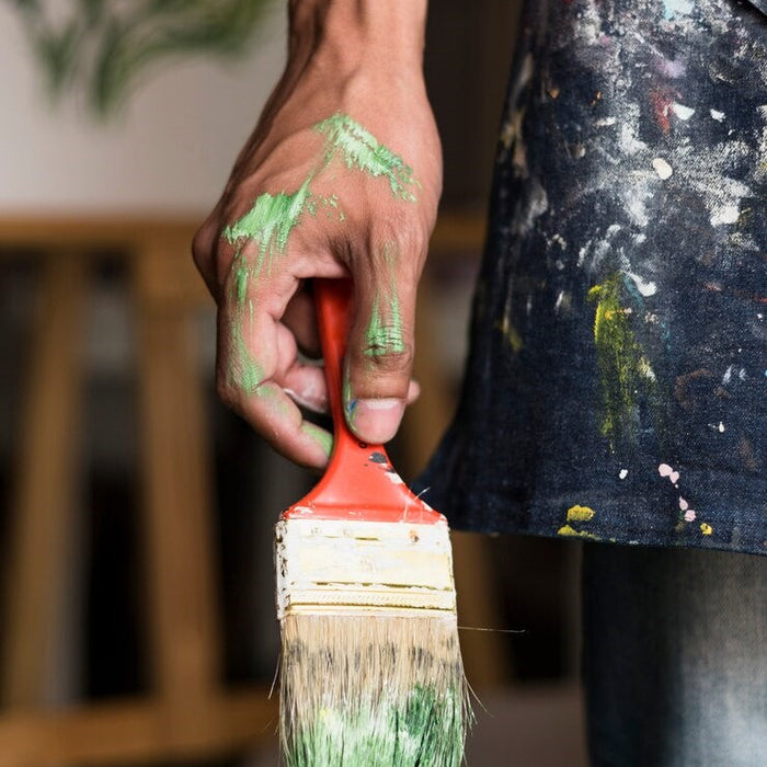 Como Remover Tinta de Várias Superfícies: Guia Prático para Remodelações, Bricolage e Acidentes Domésticos.