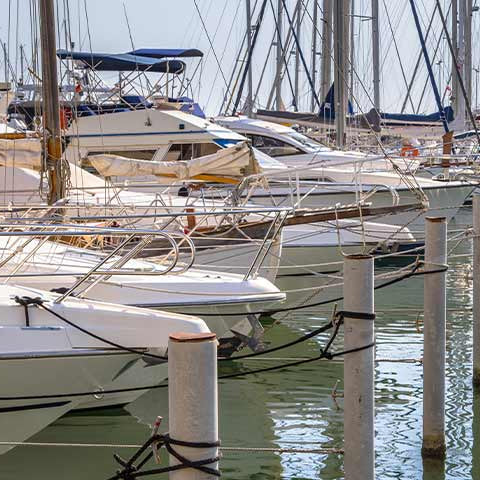 Como escolher os materiais certos para pintar um barco